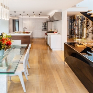 rift-sawn-white-oak-plank-flooring-dining-room-kitchen